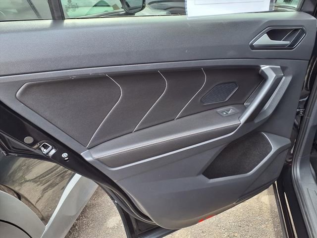 Used 2024 Volkswagen Tiguan SE image 7