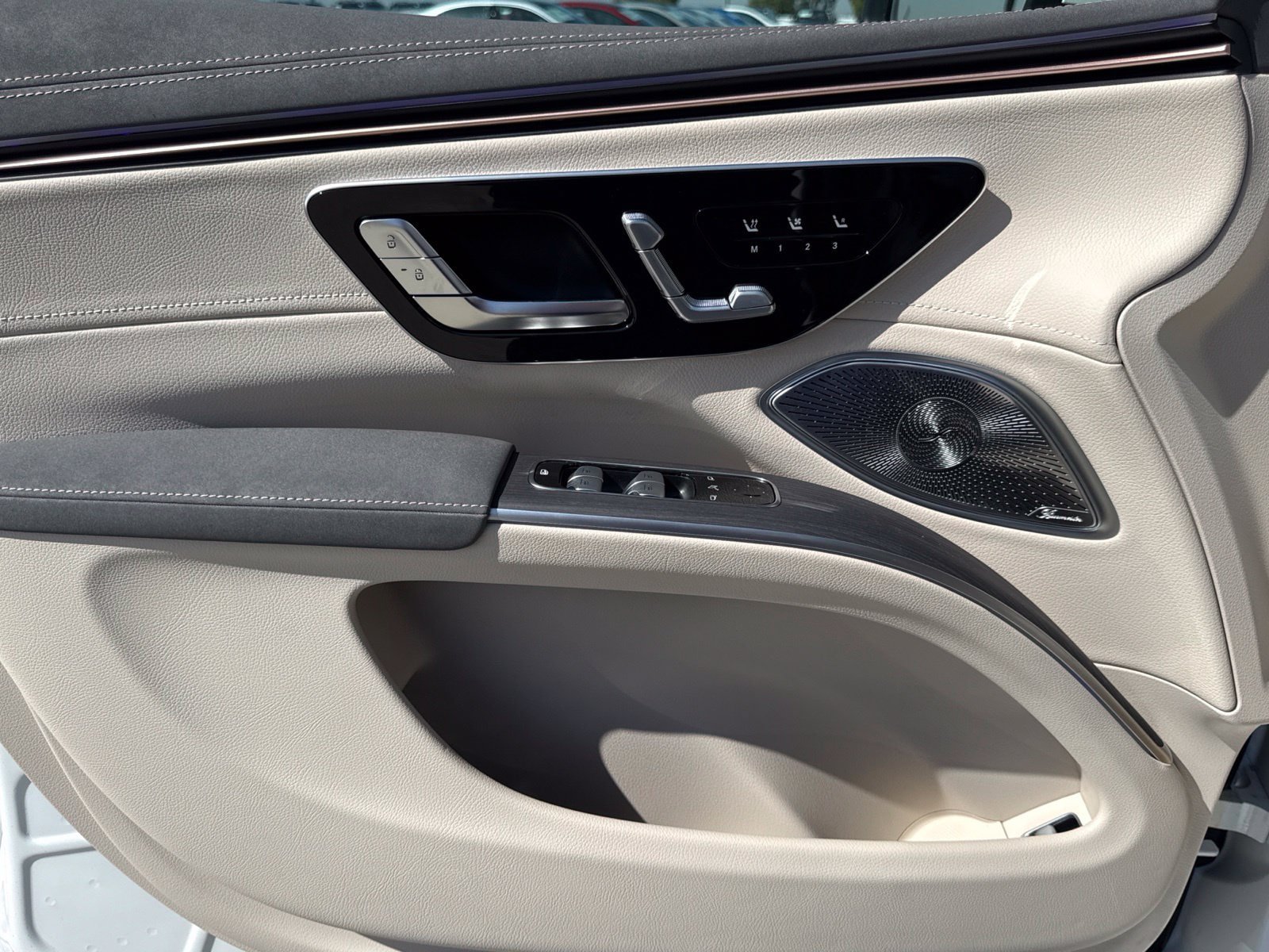 New 2027 Mercedes-Benz EQS 400 4MATIC SUV image 16