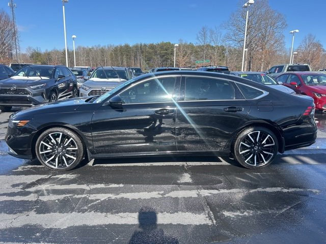Used 2024 Honda Accord Touring image 8
