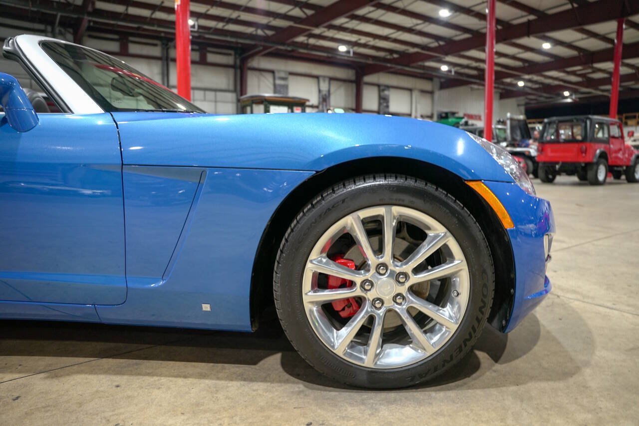 Used 2009 Saturn Sky Hydro Blue RWD image 10
