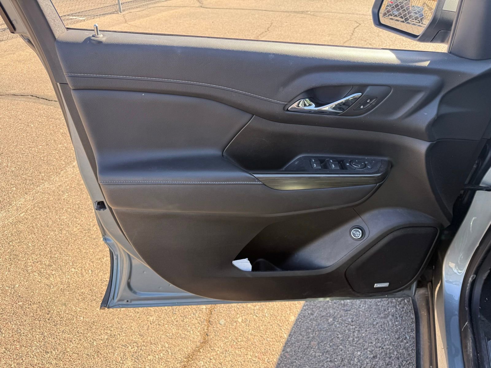 Used 2023 GMC Acadia SLT image 12