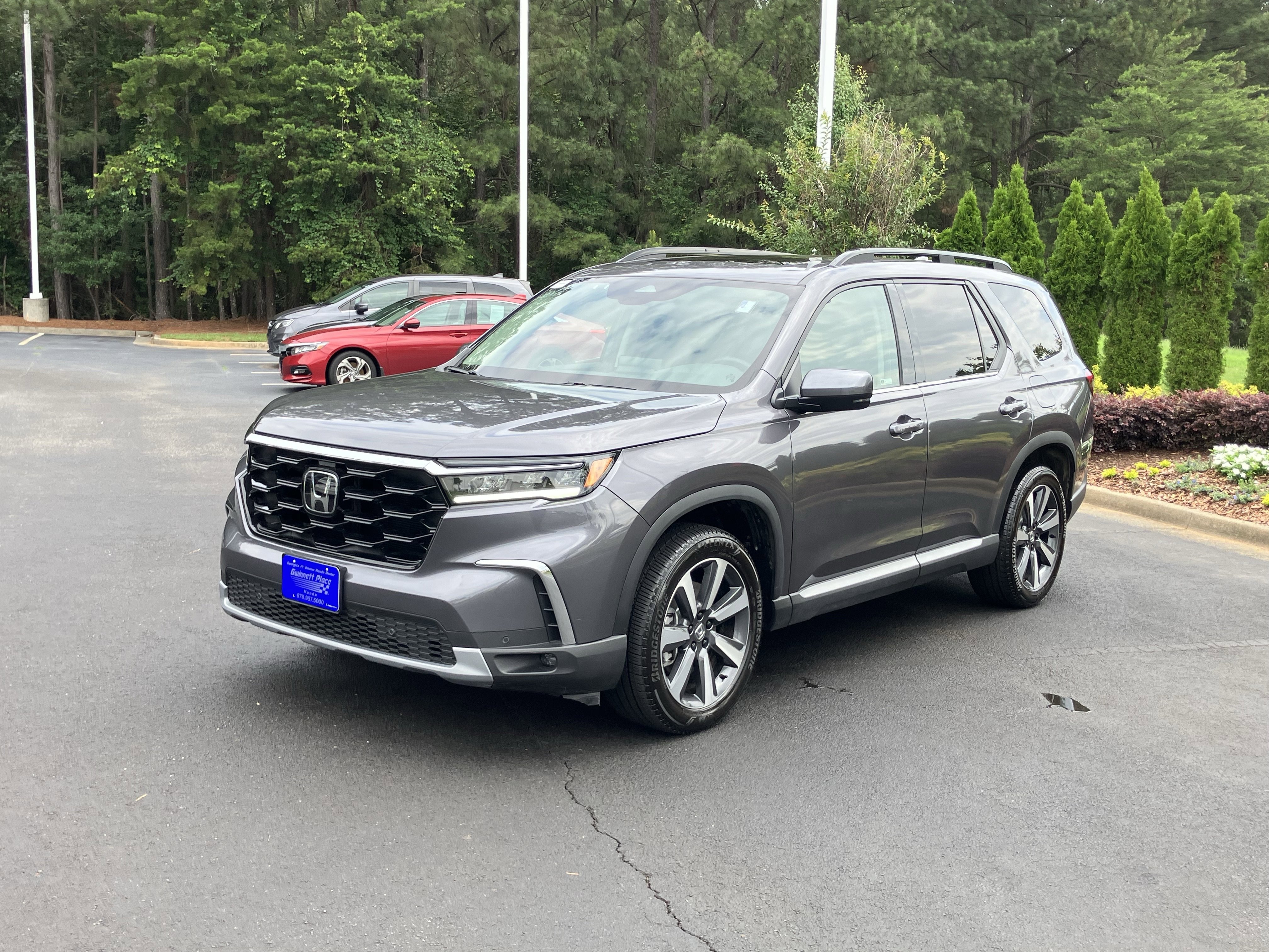 Used 2025 Honda Pilot Touring image 6