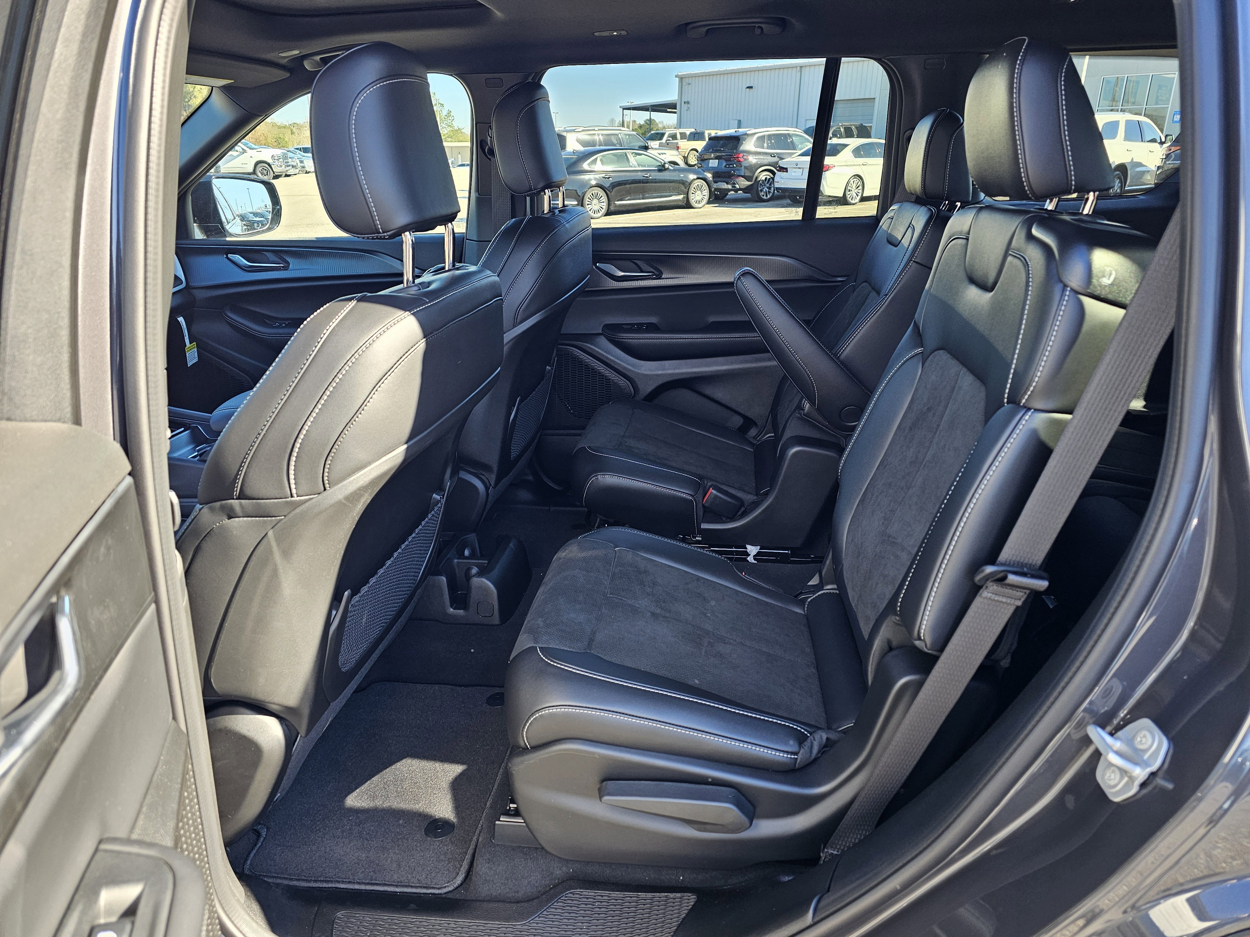 New 2025 Jeep Grand Cherokee L Altitude image 31