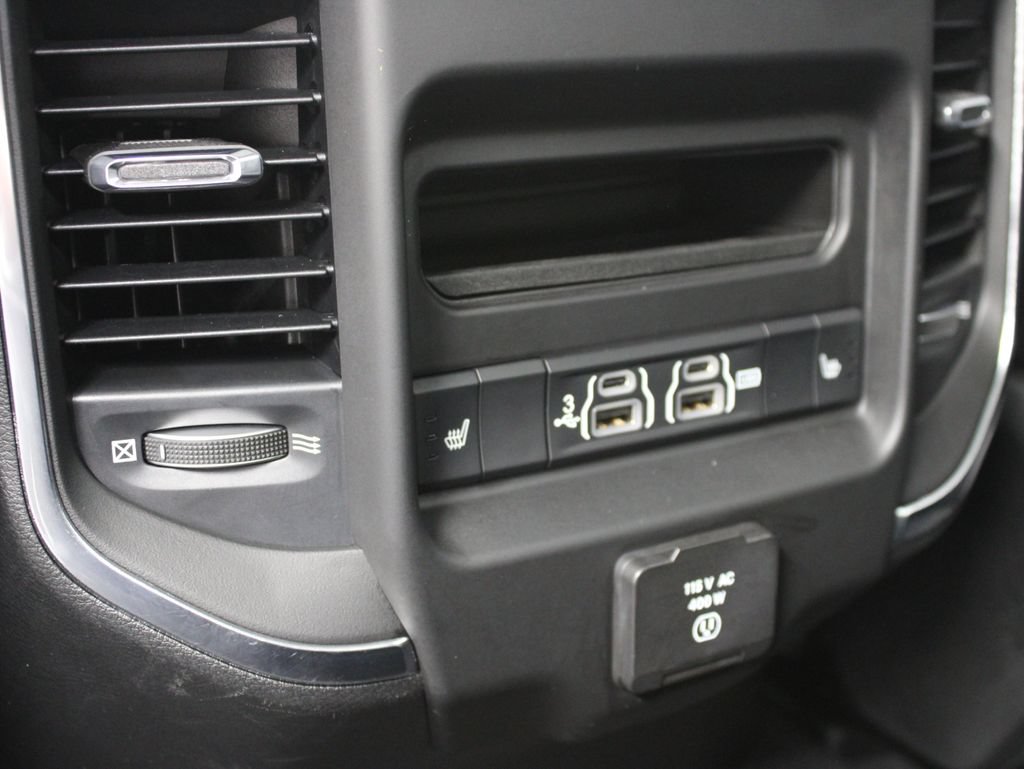 Used 2019 RAM 1500 Laramie AWD/4WD image 17
