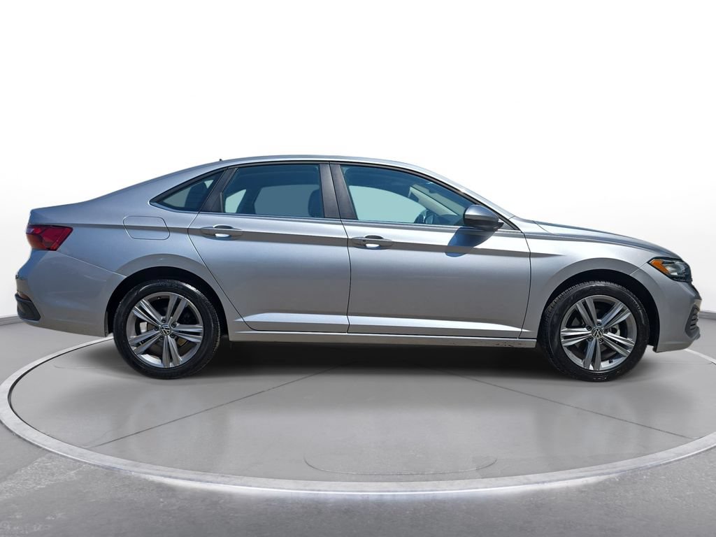 Used 2024 Volkswagen Jetta SE FWD image 4
