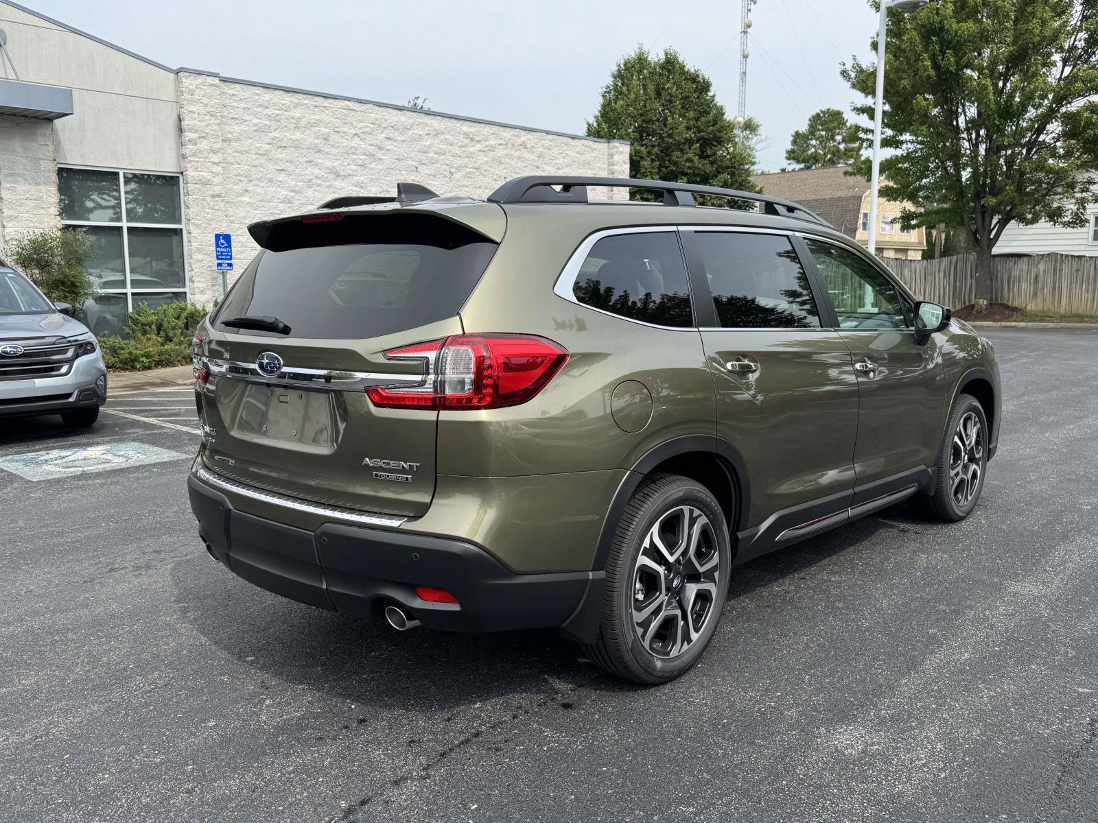 New 2026 Subaru Ascent Touring w/ Popular Package #1 AWD/4WD image 2