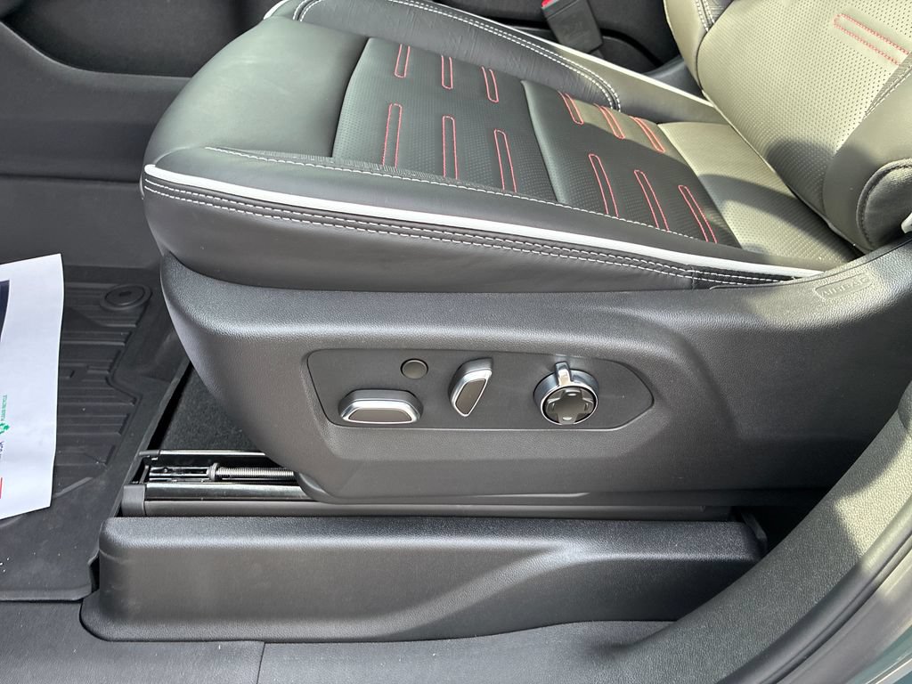 New 2026 GMC Yukon XL AT4 Ultimate w/ LPO, Floor Liner Package AWD/4WD image 10
