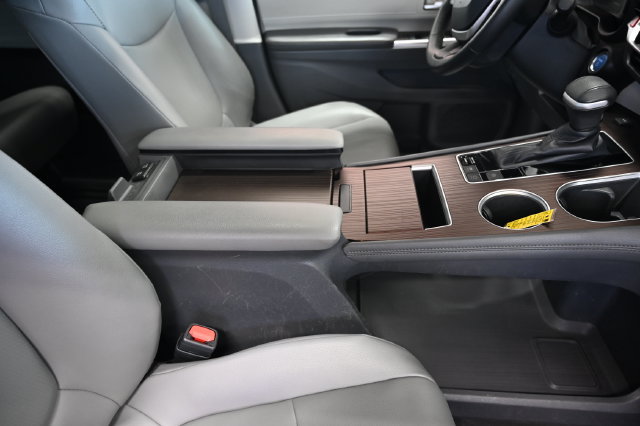 Used 2021 Toyota Sienna XLE w/ XLE Plus Package FWD image 20