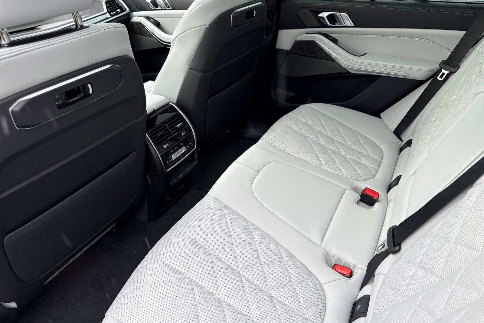 New 2026 BMW X5 xDrive40i w/ M Sport Package image 9