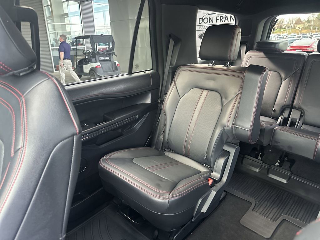Used 2024 Ford Expedition Limited image 12