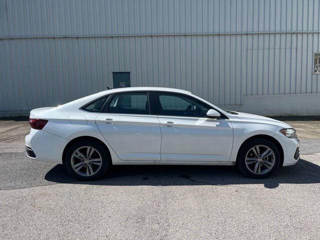 Used 2023 Volkswagen Jetta SE FWD image 4