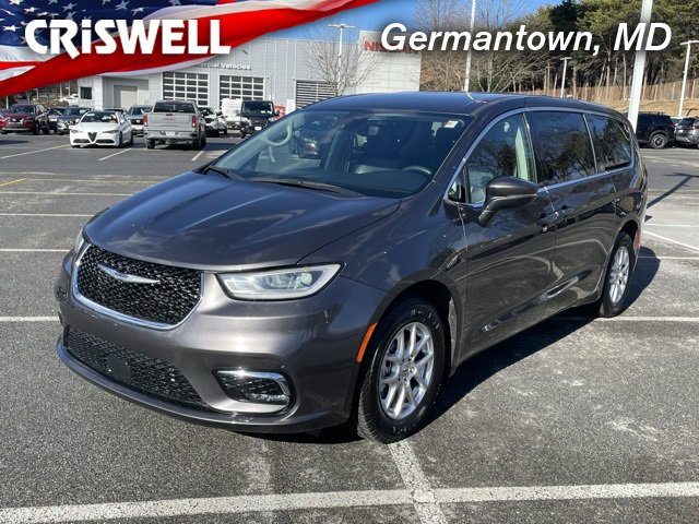 Used 2023 Chrysler Pacifica Touring-L image 1