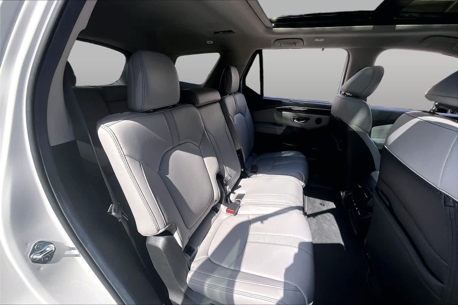 Used 2025 Honda Pilot Touring image 21