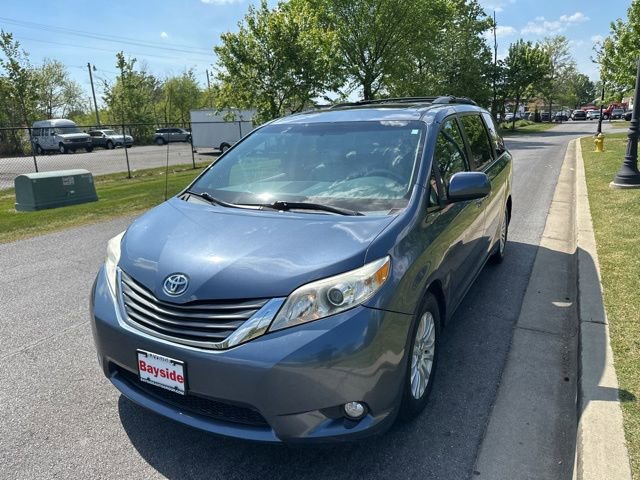 Used 2013 Toyota Sienna XLE FWD image 6