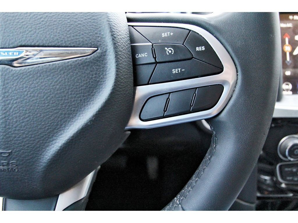 Used 2023 Chrysler 300 Touring w/ Sport Appearance Package image 15