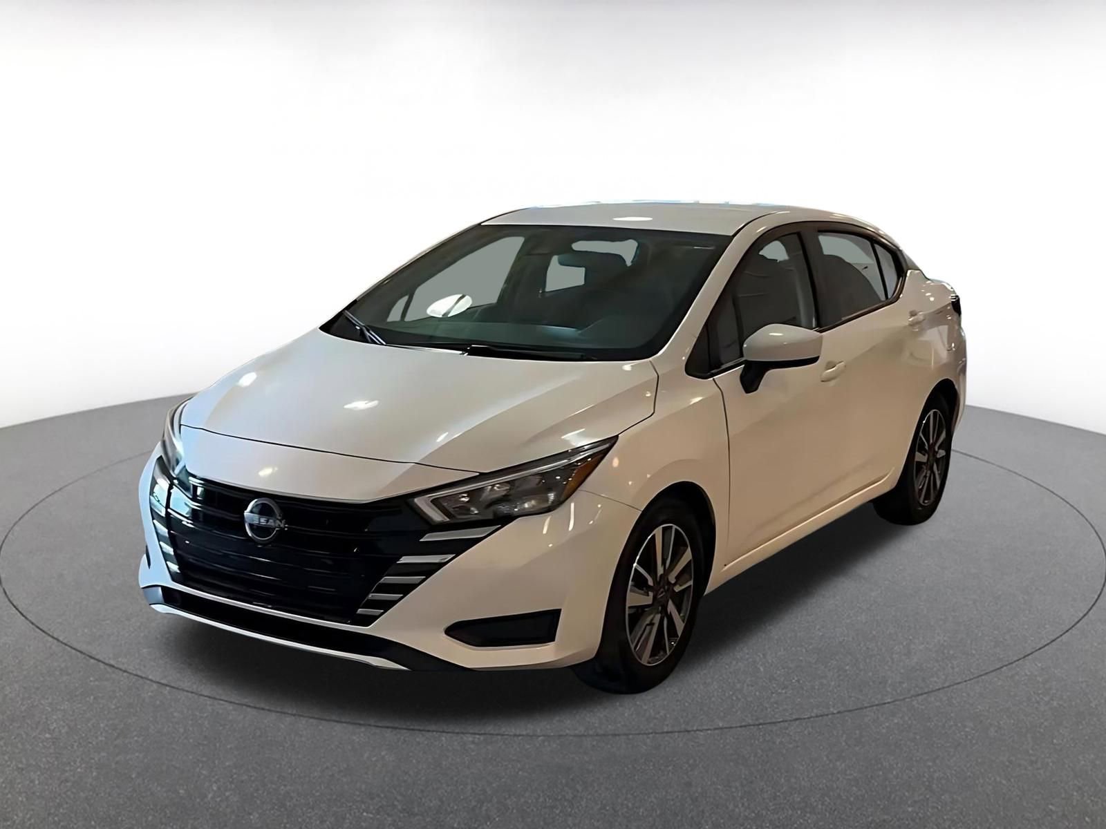 Used 2025 Nissan Versa SV image 7