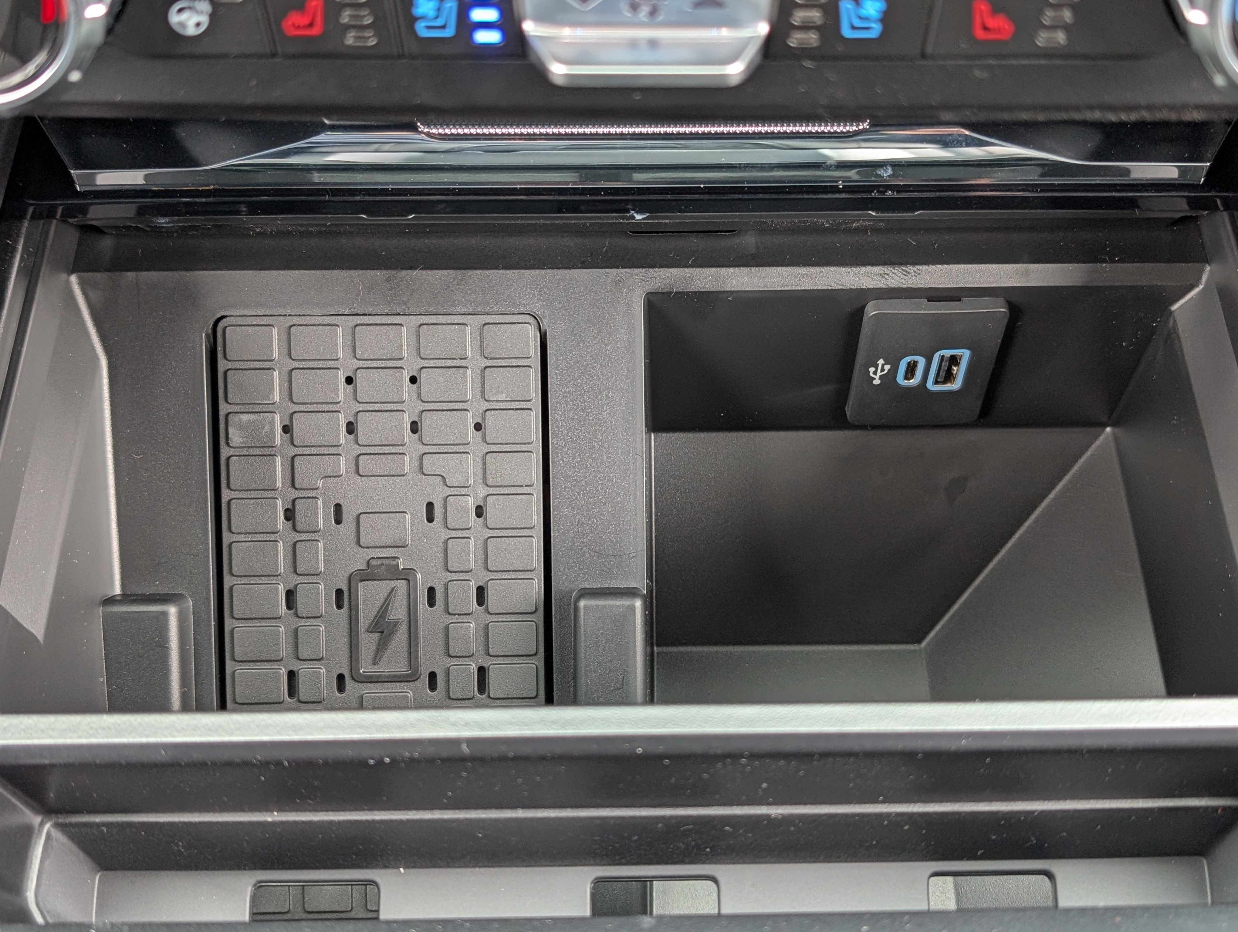 New 2026 Ford F250 Lariat w/ Black Appearance Package image 27