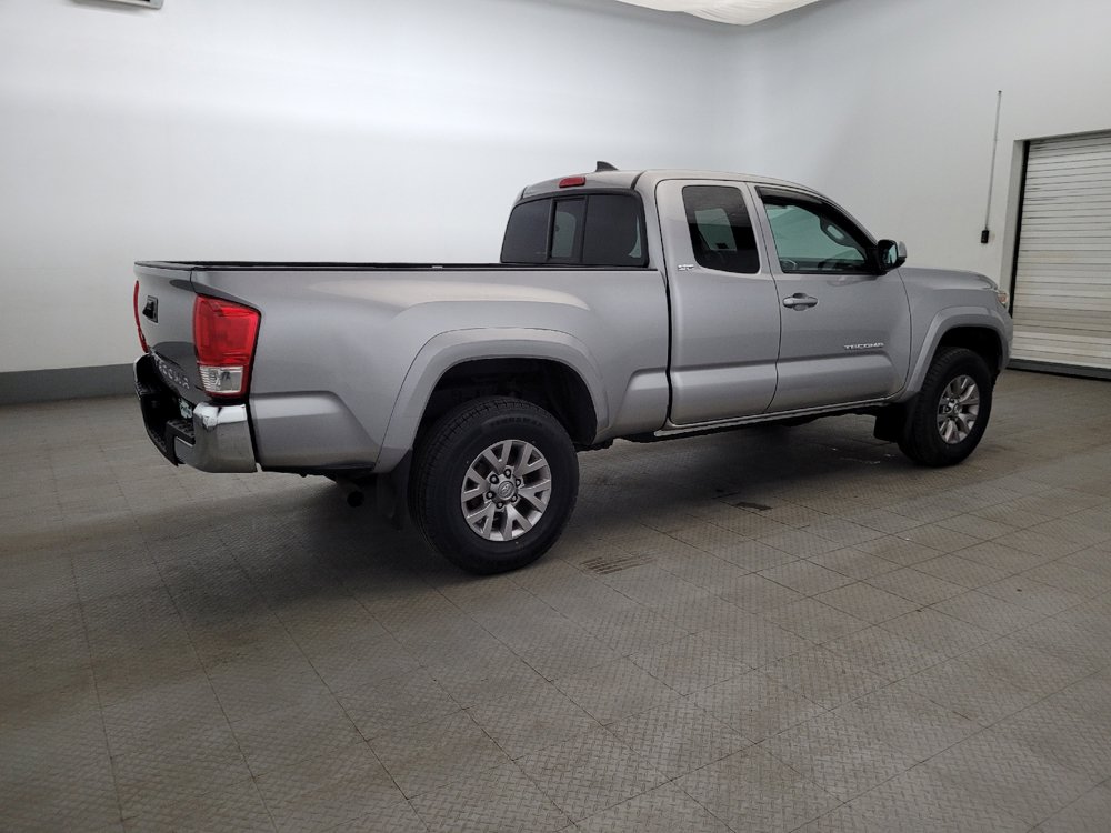 Used 2016 Toyota Tacoma SR5 AWD/4WD image 10