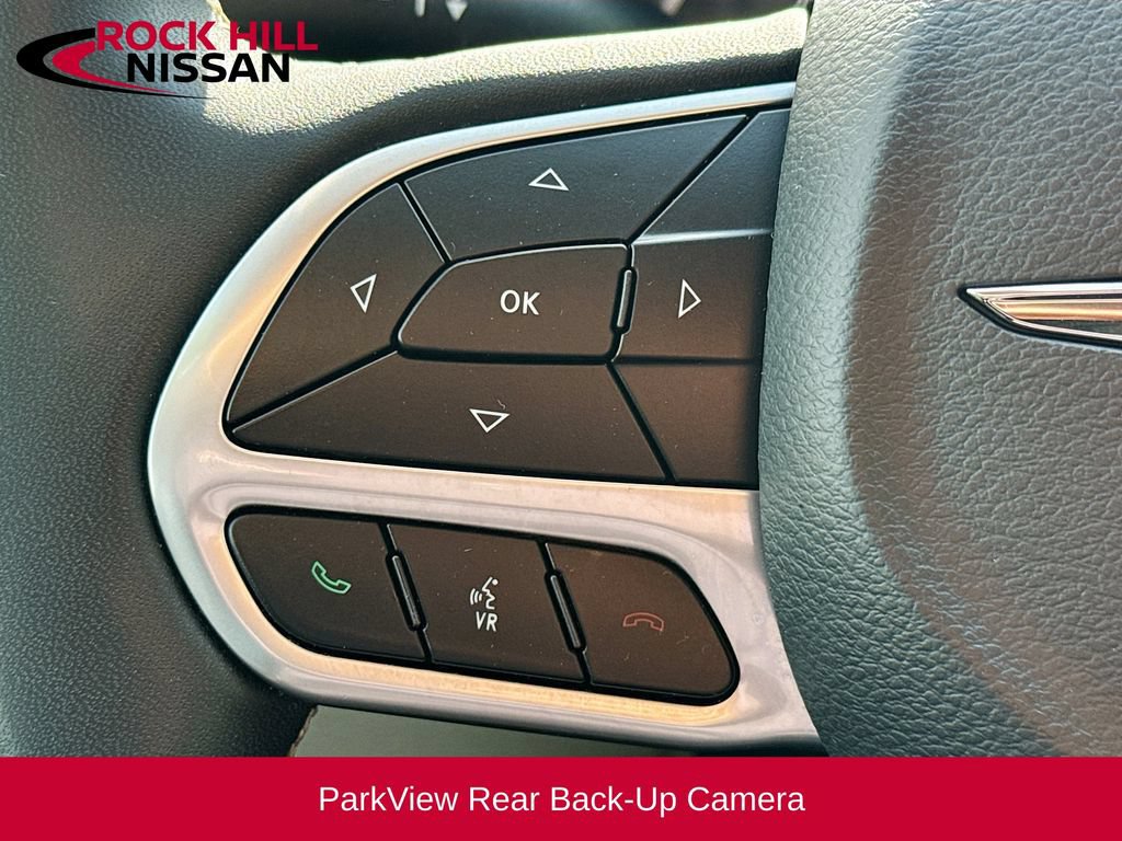 Used 2023 Chrysler Pacifica Touring-L FWD image 10
