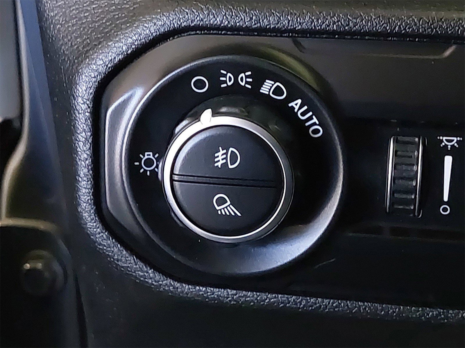 Used 2020 Jeep Gladiator Overland image 32