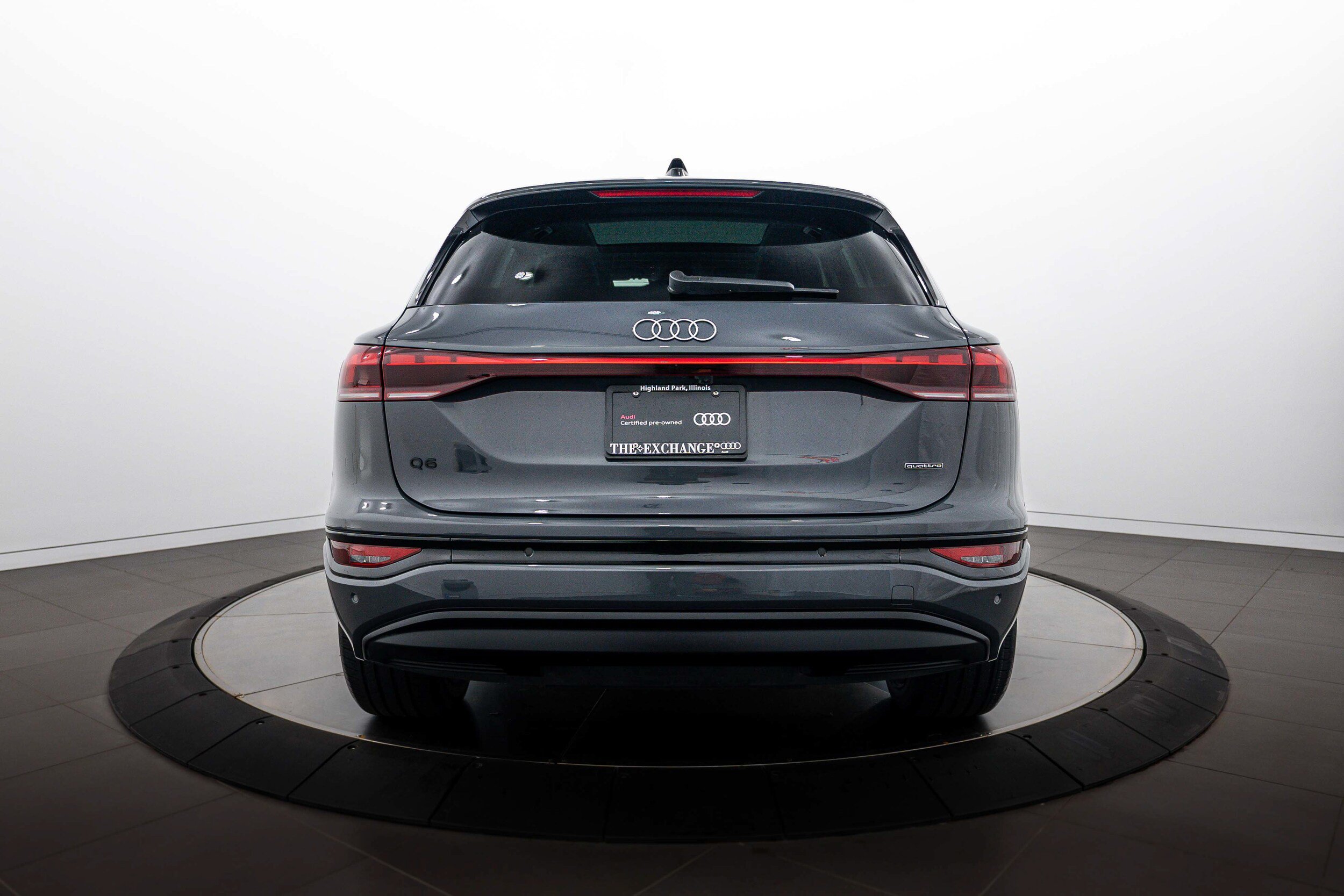 Used 2025 Audi Q6 e-tron Premium Plus w/ Premium Plus AWD/4WD image 23