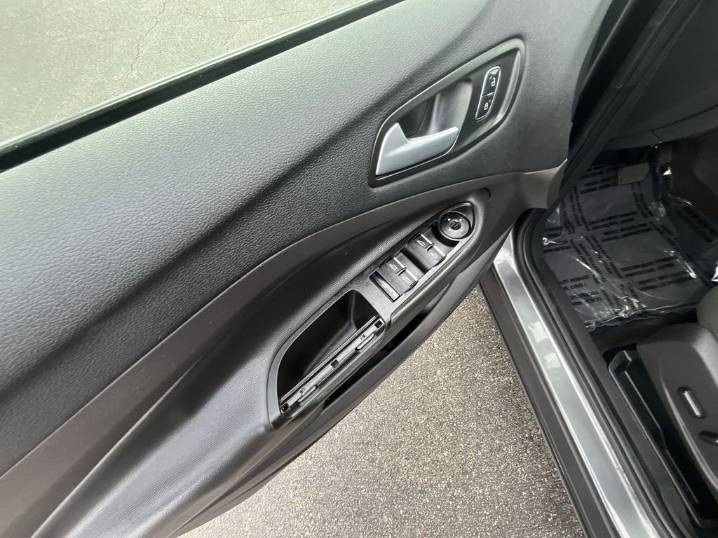 Used 2017 Ford Escape SE w/ Equipment Group 201A FWD image 16