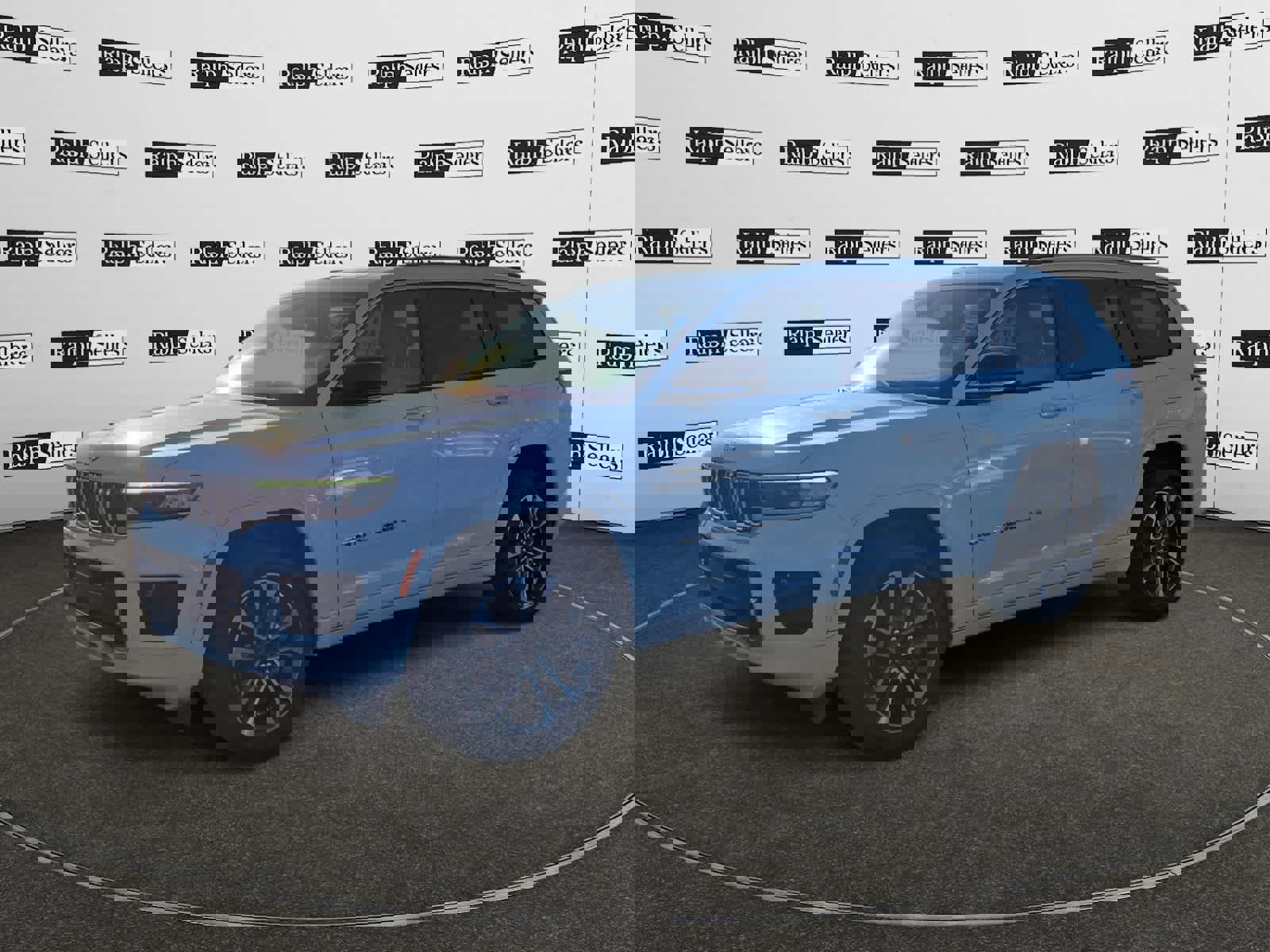 Used 2021 Jeep Grand Cherokee L Overland w/ Luxury Tech Group IV image 2