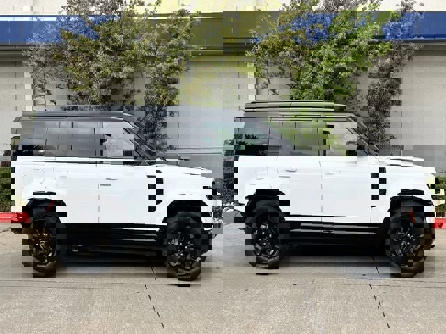 Used 2022 Land Rover Defender 110 X-Dynamic SE AWD/4WD image 3