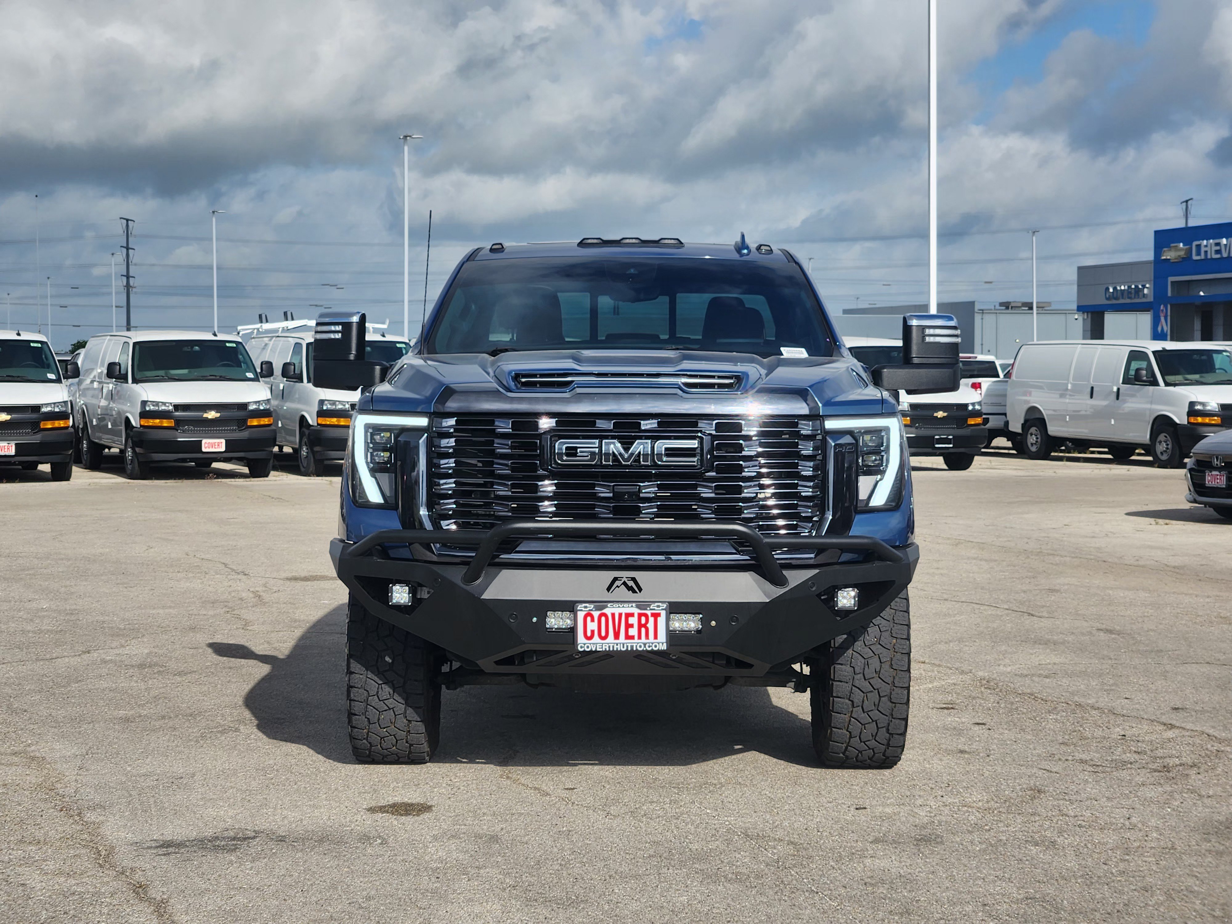 Used 2024 GMC Sierra 2500 Denali Ultimate AWD/4WD image 2