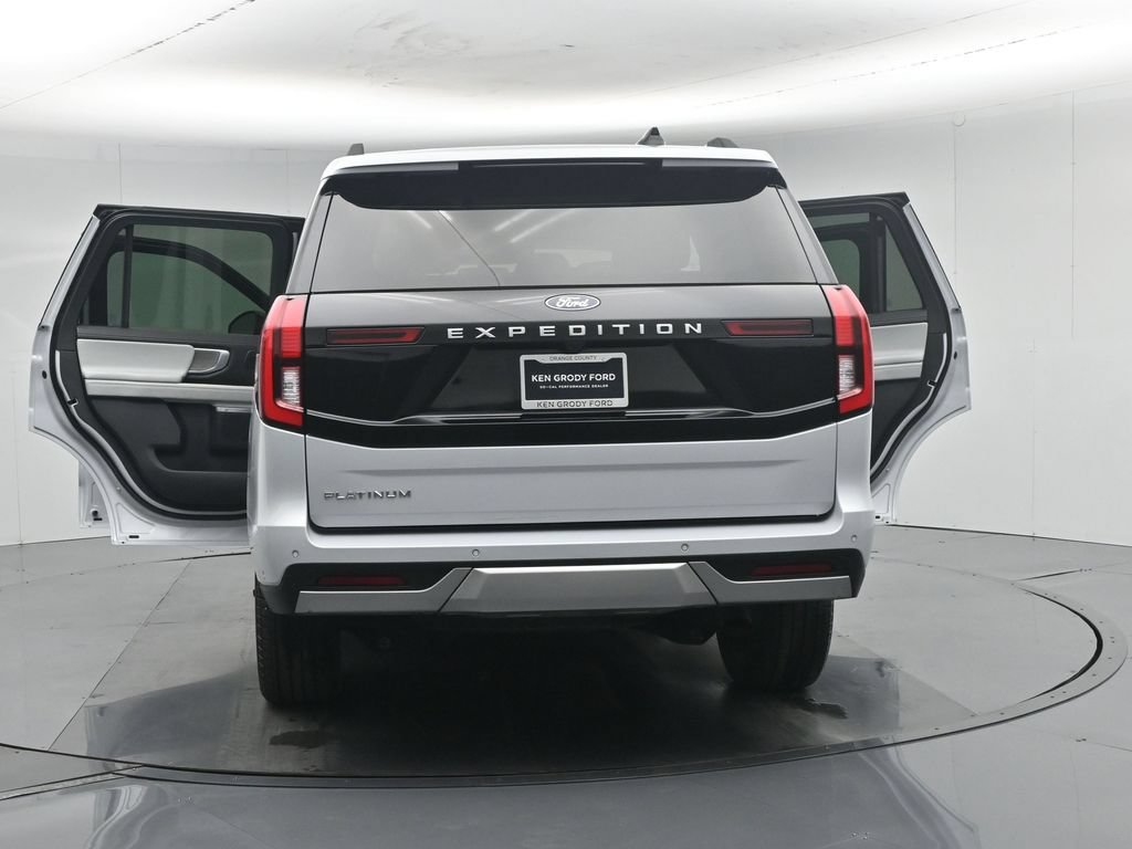 Used 2025 Ford Expedition Platinum w/ Driver's Package AWD/4WD image 41