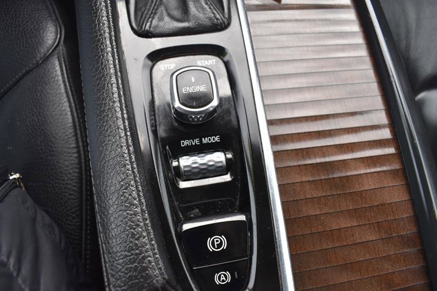 Used 2016 Volvo XC90 T6 Momentum w/ Momentum Plus Package image 14