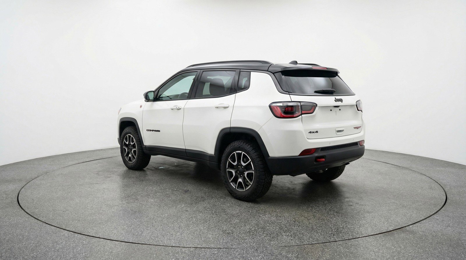 Used 2025 Jeep Compass Trailhawk image 6