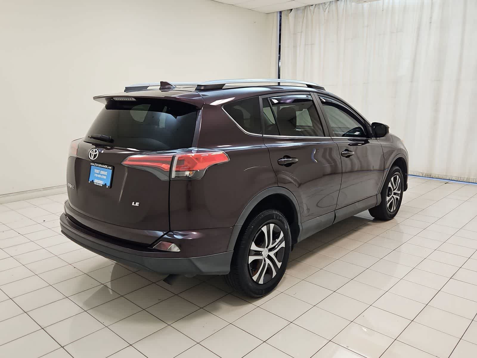Used 2018 Toyota RAV4 LE FWD image 23