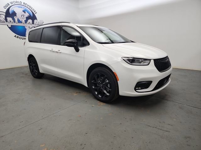 New 2026 Chrysler Pacifica Limited w/ S Appearance Package image 11