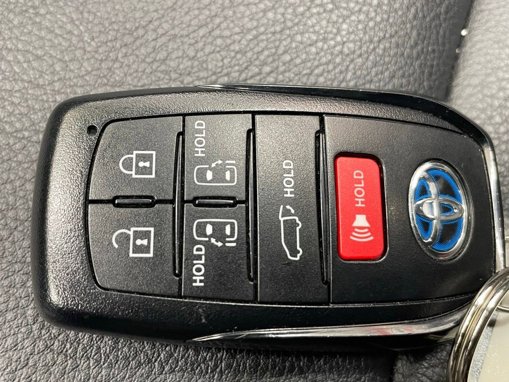 Used 2025 Toyota Sienna XSE image 35