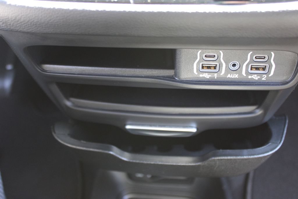 Used 2025 Chrysler Pacifica Select FWD image 45