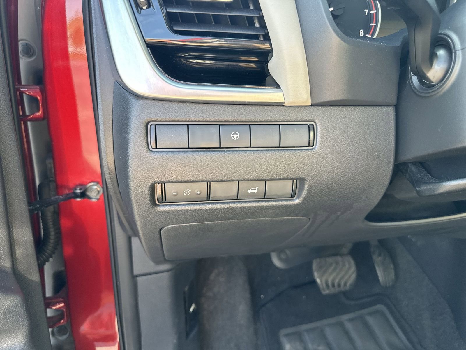 Used 2022 Nissan Rogue SL w/ SL Premium Package image 18