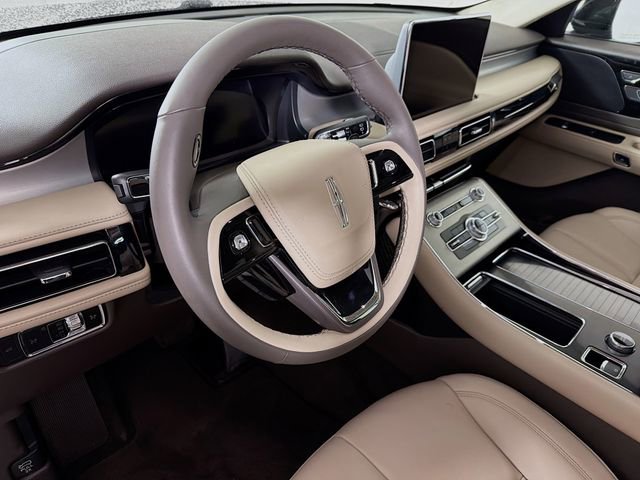Used 2023 Lincoln Aviator AWD w/ Premium Package image 11