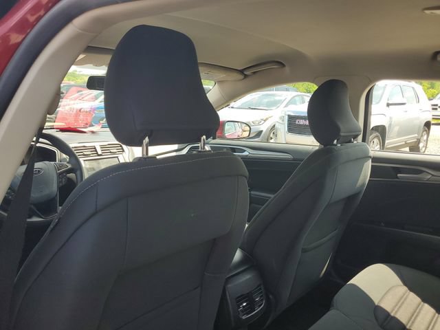 Used 2017 Ford Fusion SE w/ Fusion SE Technology Package FWD image 9