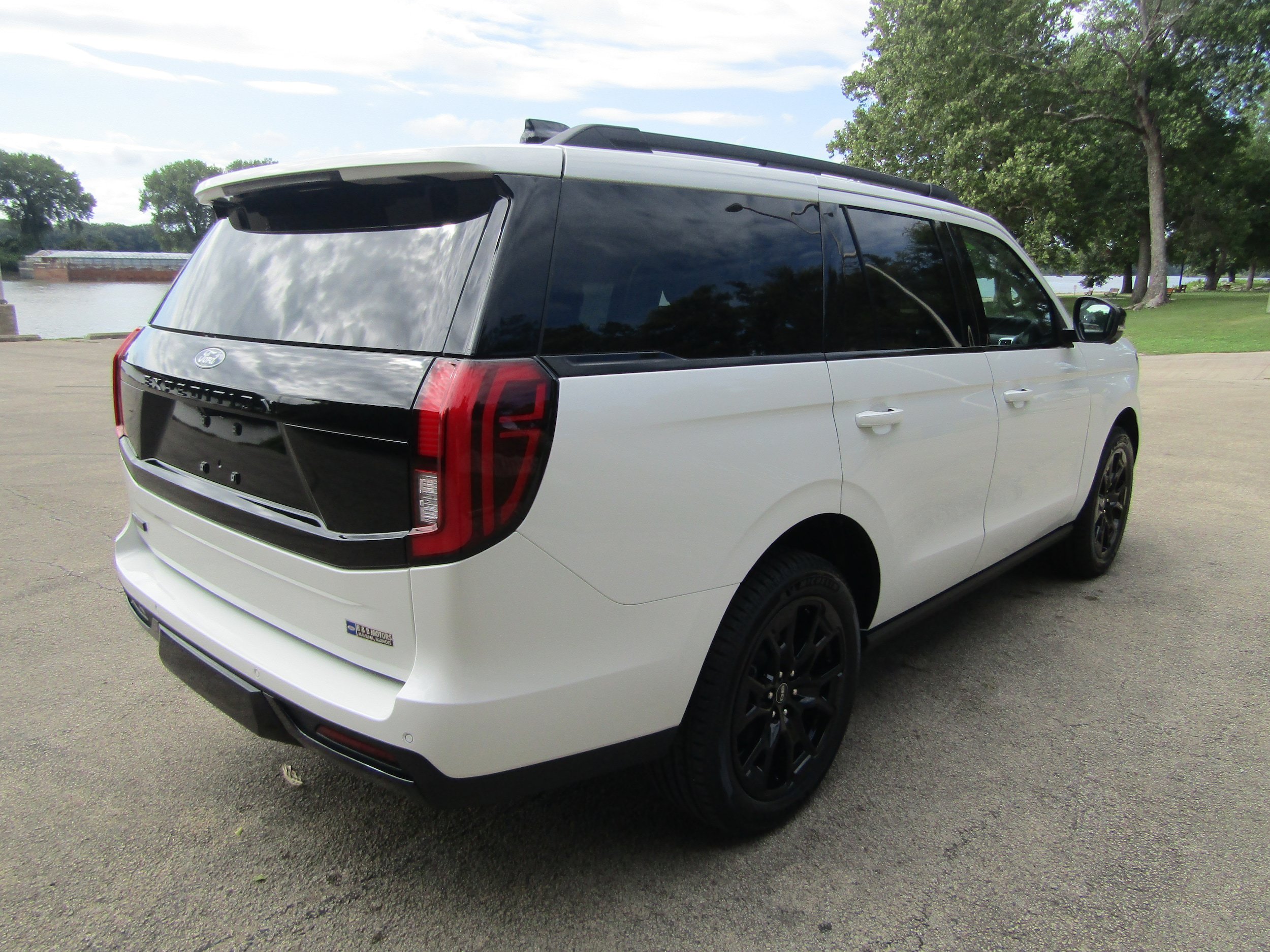 New 2027 Ford Expedition Platinum AWD/4WD image 4