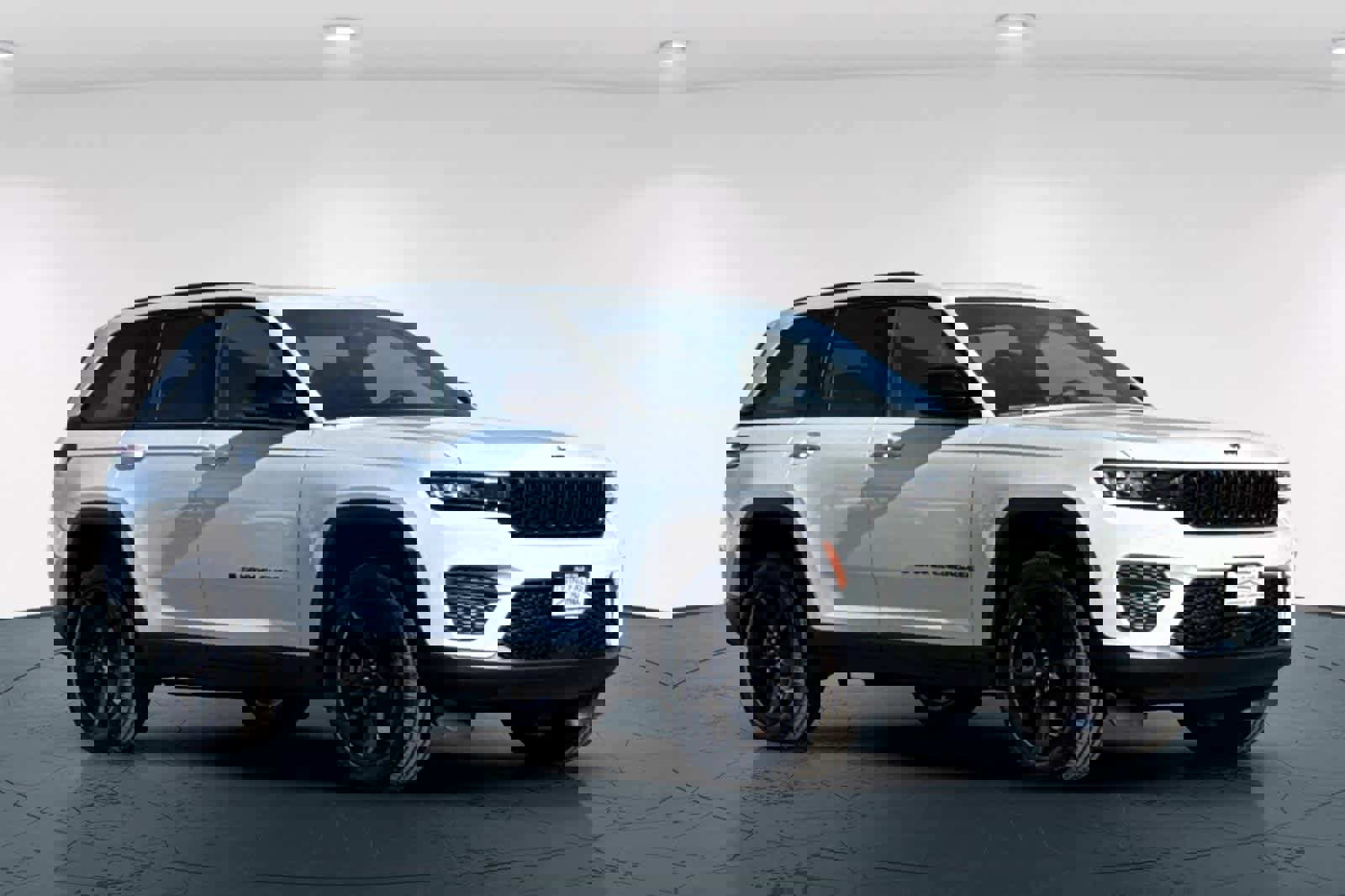 New 2025 Jeep Grand Cherokee Laredo image 5