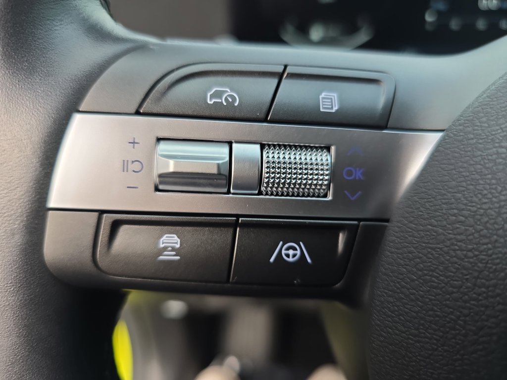 Used 2025 Hyundai Kona SEL AWD/4WD image 15