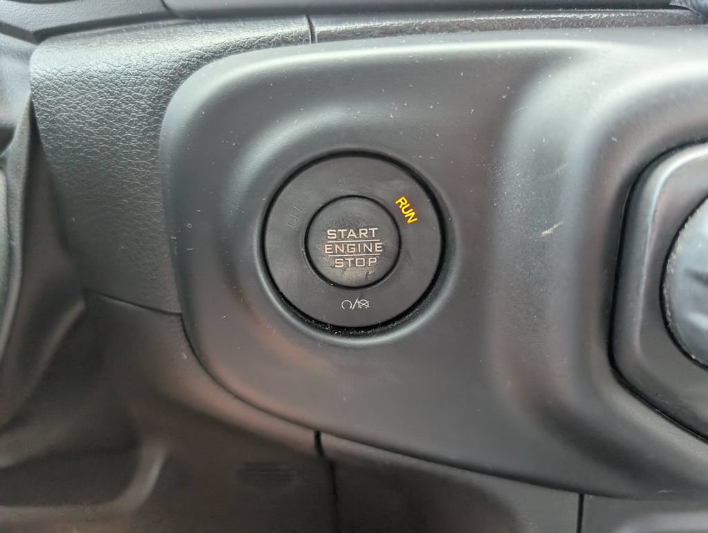 Used 2023 Jeep Gladiator Rubicon w/ LED Lighting Group AWD/4WD image 17