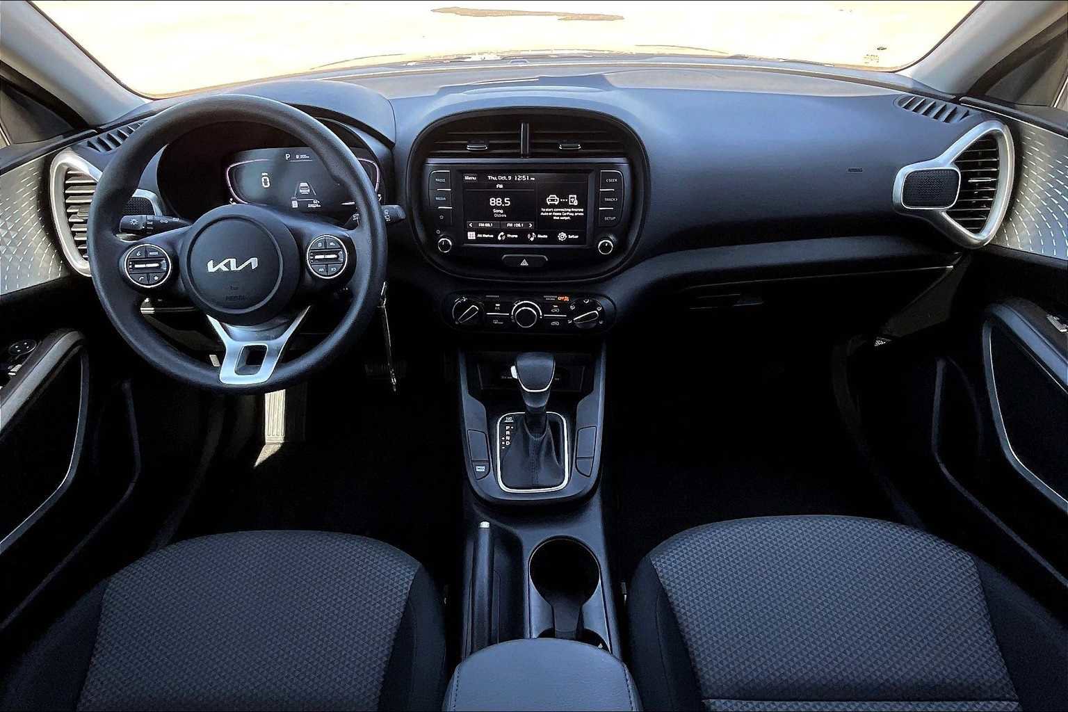 Certified 2023 Kia Soul LX image 9