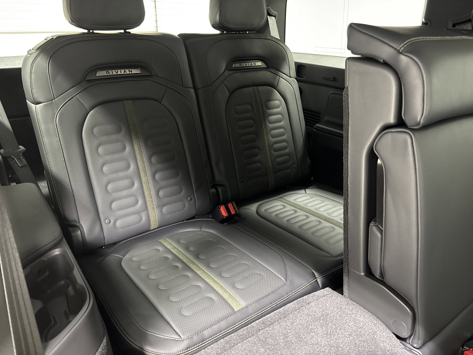 Used 2025 Rivian R1S Adventure AWD/4WD image 25