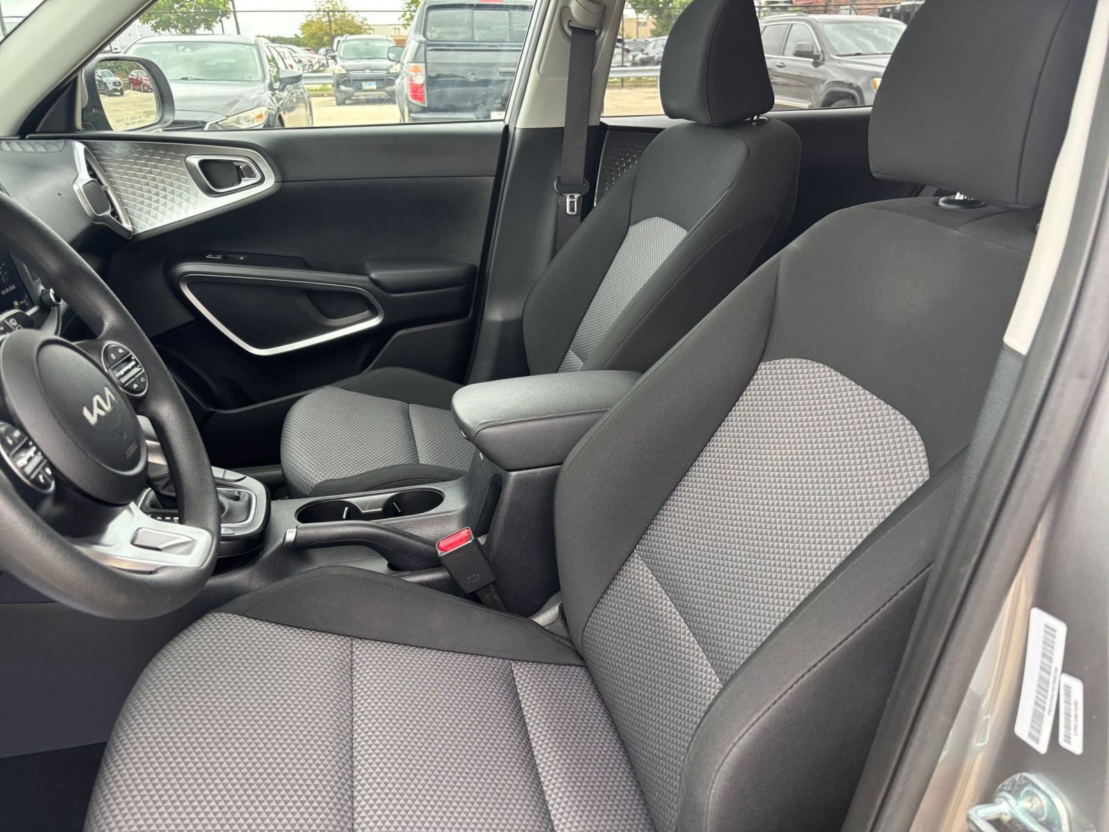 Used 2025 Kia Soul LX w/ LX Technology Package FWD image 24