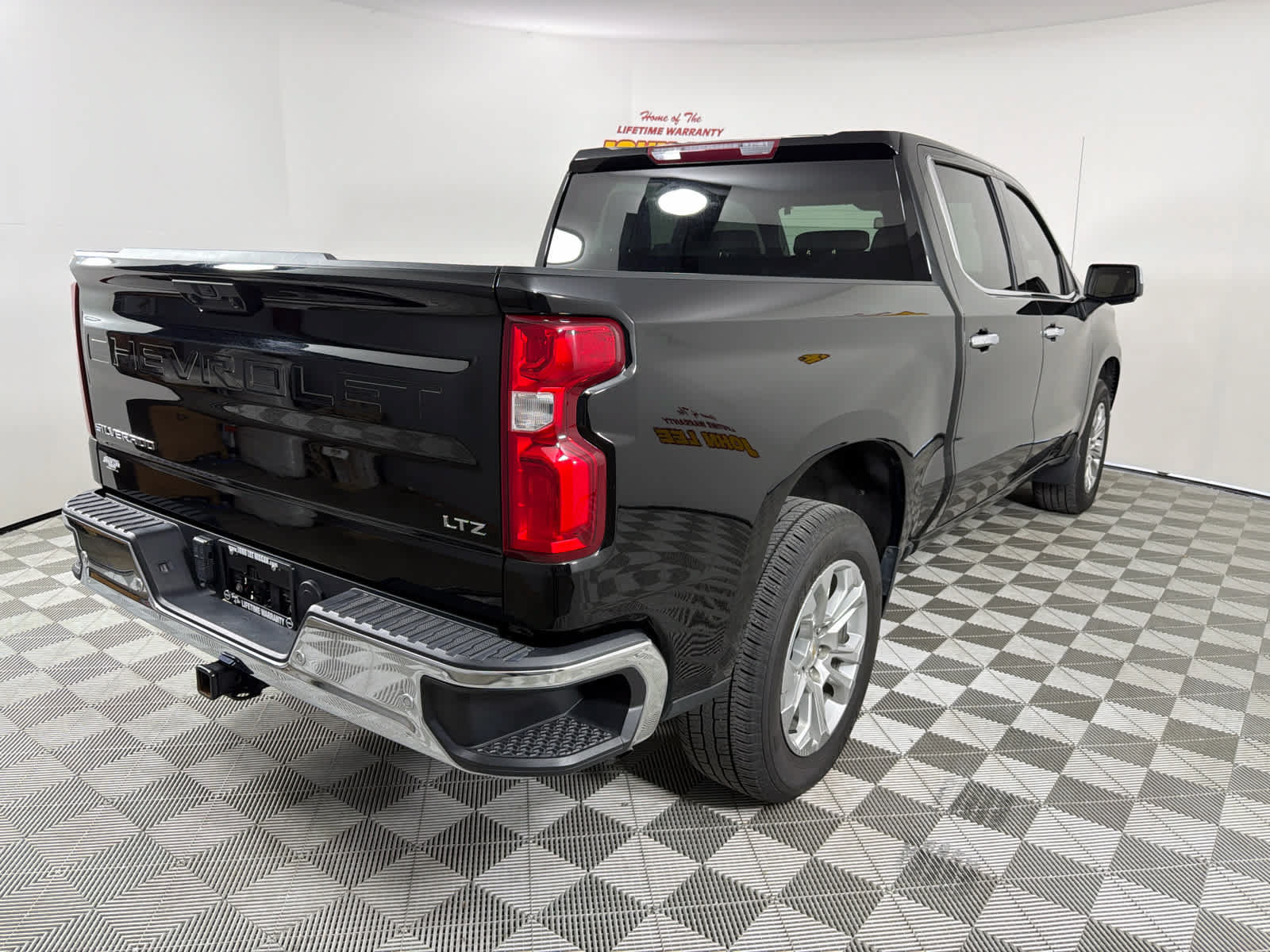 Used 2024 Chevrolet Silverado 1500 LTZ RWD image 6
