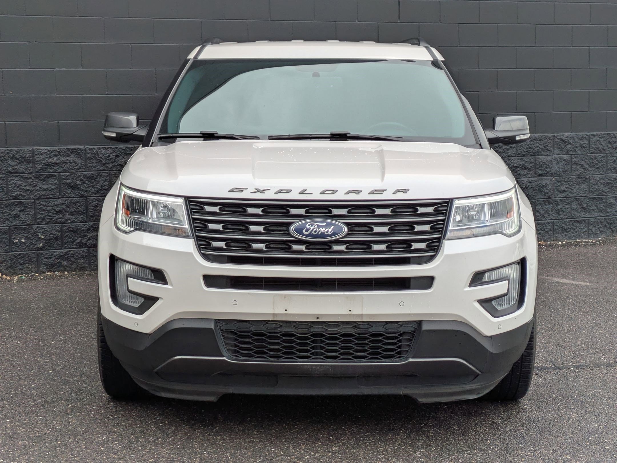 Used 2017 Ford Explorer XLT w/ Equipment Group 202A image 2