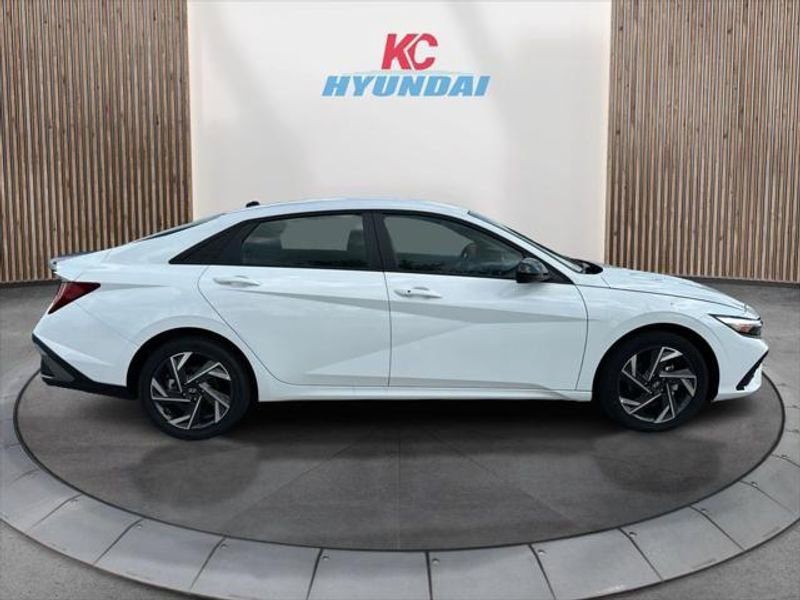 New 2025 Hyundai Elantra SEL image 6