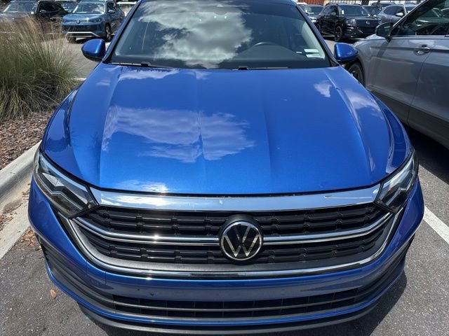 Used 2023 Volkswagen Jetta SE FWD image 2